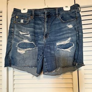 American Eagle midi boyfriend shorts.